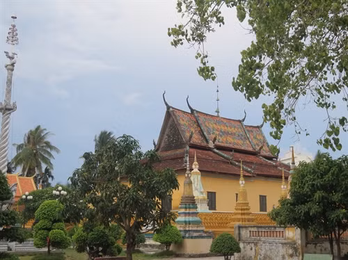 Chánh điện của một ngôi chùa cổ ở An Giang
