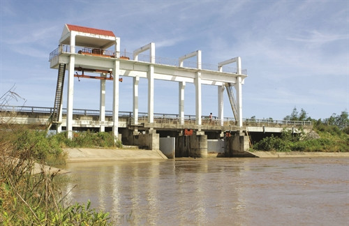 Hệ thống cống ngăn nước mặn, lấy nước ngọt tại huyện Trần Đề (Sóc Trăng) đang phát huy hiệu quả ngăn mặn và trữ ngọt Hệ thống cống ngăn nước mặn, lấy nước ngọt tại huyện Trần Đề (Sóc Trăng) đang phát huy hiệu quả ngăn mặn và trữ ngọt