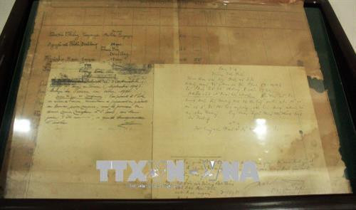 Học bạ của học sinh Tôn Đức Thắng tại trường Cơ khí Á Châu (1915-1917), (nay là Cao đẳng Kỹ thuật Cao Thắng) được trưng bày tại phòng truyền thống nhà trường. Ảnh: Xuân Khu – TTXVN Học bạ của học sinh Tôn Đức Thắng tại trường Cơ khí Á Châu (1915-1917), (nay là Cao đẳng Kỹ thuật Cao Thắng) được trưng bày tại phòng truyền thống nhà trường. Ảnh: Xuân Khu – TTXVN