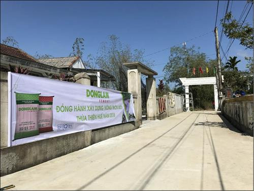 Công ty Xi măng Đồng Lâm đồng hành cùng người dân Thừa Thiên - Huế xây dựng đường nông thôn mới. Ảnh: nongthonmoithuathienhue.vn Công ty Xi măng Đồng Lâm đồng hành cùng người dân Thừa Thiên - Huế xây dựng đường nông thôn mới. Ảnh: nongthonmoithuathienhue.vn