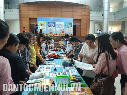 Các thầy cô giáo thảo luận về nội dung SGK mới của NXBGD trong cuộc hội thảo tại Bà Rịa - Vũng Tàu. Ảnh: HT Các thầy cô giáo thảo luận về nội dung SGK mới của NXBGD trong cuộc hội thảo tại Bà Rịa - Vũng Tàu. Ảnh: HT