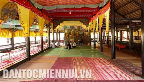 Khuôn viên các ngôi chùa Khmer vắng bóng người dân trong dịp Tết Chôl Chhnăm Thmây