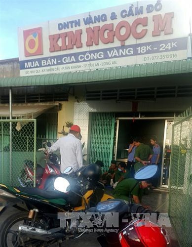Hiện trường xảy ra vụ cướp tiệm vàng. Ảnh: Bùi Như Trường Giang – TTXVN.