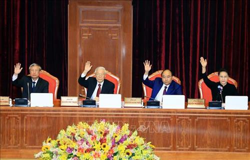 Tổng Bí thư Nguyễn Phú Trọng, Thủ tướng Nguyễn Xuân Phúc, Chủ tịch Quốc hội Nguyễn Thị Kim Ngân và đồng chí Trần Quốc Vượng, Uỷ viên Bộ Chính trị, Thường trực Ban Bí thư biểu quyết thông qua chương trình hội nghị. Ảnh: Thống Nhất – TTXVN Tổng Bí thư Nguyễn Phú Trọng, Thủ tướng Nguyễn Xuân Phúc, Chủ tịch Quốc hội Nguyễn Thị Kim Ngân và đồng chí Trần Quốc Vượng, Uỷ viên Bộ Chính trị, Thường trực Ban Bí thư biểu quyết thông qua chương trình hội nghị. Ảnh: Thống Nhất – TTXVN