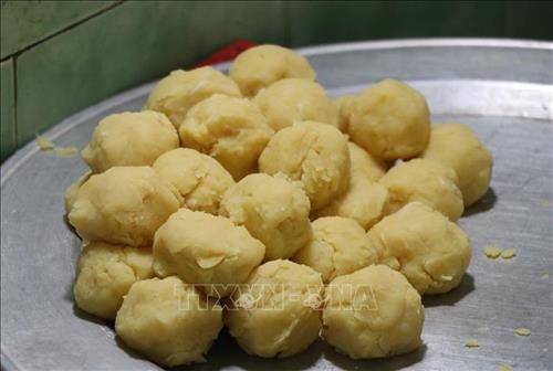 Nhân bánh phu thê. Ảnh: Đinh Văn Nhiều-TTXVN