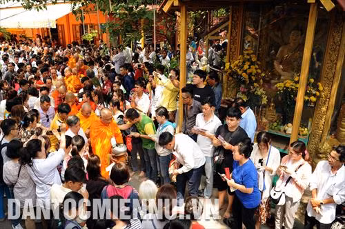 Lễ đặt bát hội với sự tham của hơn 150 vị sư và hàng ngàn phật tử Khmer. Ảnh: An Hiếu