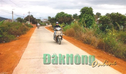 Với phương châm “Nhà nước và nhân dân cùng làm”, đường vào bon K62, xã Đắk D’rồ (Krông Nô) đã được xây dựng khang trang, sạch sẽ Với phương châm “Nhà nước và nhân dân cùng làm”, đường vào bon K62, xã Đắk D’rồ (Krông Nô) đã được xây dựng khang trang, sạch sẽ