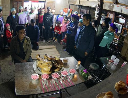 Độc đáo đám cưới người Giáy Mường Vi (Bát Xát) ảnh 6 Độc đáo đám cưới người Giáy Mường Vi (Bát Xát) ảnh 6