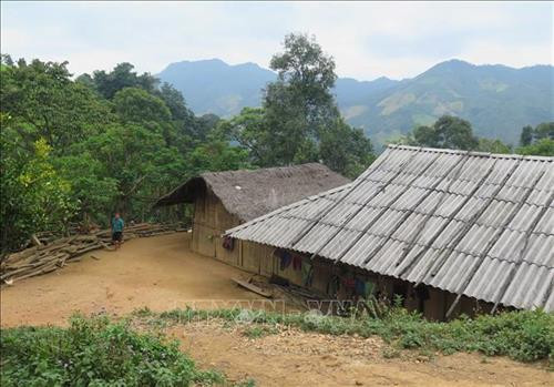 Ngôi nhà ở bản Mường Tỉnh A, xã Xa Dung, huyện Điện Biên Đông, tỉnh Điện Biên nằm trong khu vực có nguy cơ sạt lở đất rất cao. Ảnh: Xuân Tiến - TTXVN Ngôi nhà ở bản Mường Tỉnh A, xã Xa Dung, huyện Điện Biên Đông, tỉnh Điện Biên nằm trong khu vực có nguy cơ sạt lở đất rất cao. Ảnh: Xuân Tiến - TTXVN