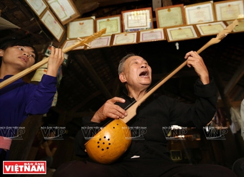 Nghệ nhân Hà Thuấn đã có công truyền dạy và phổ biến những làn điệu Then ra khắp các thôn bản.