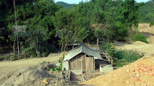 ...mưa to có thể gây ngập lụt bất cứ lúc nào. ...mưa to có thể gây ngập lụt bất cứ lúc nào.