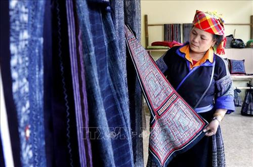 Độc đáo nghề dệt thổ cẩm của phụ nữ Mông ở vùng cao Mù Cang Chải ảnh 9 Độc đáo nghề dệt thổ cẩm của phụ nữ Mông ở vùng cao Mù Cang Chải ảnh 9