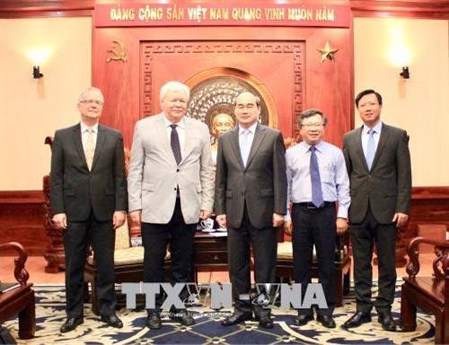 Các đại biểu chụp ảnh lưu niệm. Ảnh: Xuân Khu - TTXVN