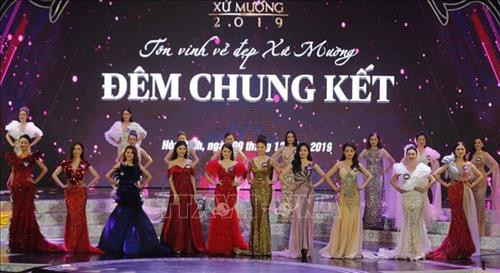 Top 10 người đẹp nhất trong đêm chung kết. Ảnh: Trọng Đạt – TTXVN