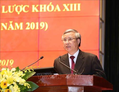 Đồng chí Trần Quốc Vượng, Ủy viên Bộ Chính trị, Thường trực Ban Bí thư phát biểu tại Lễ khai giảng lớp học. Ảnh: Phương Hoa - TTXVN Đồng chí Trần Quốc Vượng, Ủy viên Bộ Chính trị, Thường trực Ban Bí thư phát biểu tại Lễ khai giảng lớp học. Ảnh: Phương Hoa - TTXVN