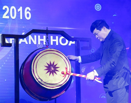 Ông Nguyễn Thế Kỷ, Ủy viên Trung ương Đảng, Tổng Giám đốc Đài Tiếng nói Việt Nam đánh trống khai mạc Liên hoan. Ảnh: Tiên Minh – TTXVN Ông Nguyễn Thế Kỷ, Ủy viên Trung ương Đảng, Tổng Giám đốc Đài Tiếng nói Việt Nam đánh trống khai mạc Liên hoan. Ảnh: Tiên Minh – TTXVN