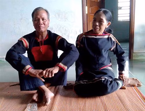 Ông Y Wang HWing là một trong những nghệ nhân hiếm hoi còn biết kể sử thi.