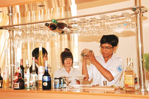 Dạy nghề pha chế đồ uống đáp ứng nhu cầu nhân lực phát triển du lịch ở tỉnh Bình Thuận Dạy nghề pha chế đồ uống đáp ứng nhu cầu nhân lực phát triển du lịch ở tỉnh Bình Thuận