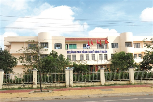 Trường cao đẳng nghề Bình Thuận là một trong những trường trọng điểm được đầu tư bằng nguồn kinh phí Dự án "Tăng cường năng lực đào tạo nghề" thuộc chương trình mục tiêu quốc gia giáo dục - đào tạo Trường cao đẳng nghề Bình Thuận là một trong những trường trọng điểm được đầu tư bằng nguồn kinh phí Dự án "Tăng cường năng lực đào tạo nghề" thuộc chương trình mục tiêu quốc gia giáo dục - đào tạo