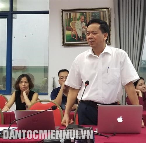 TS. Phan Văn Hùng, Thứ trưởng, Phó Chủ nhiệm UBDT trình bày báo cáo khoa học. Ảnh: Hoàng Tâm TS. Phan Văn Hùng, Thứ trưởng, Phó Chủ nhiệm UBDT trình bày báo cáo khoa học. Ảnh: Hoàng Tâm