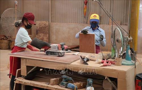 Công nhân làm việc tại Khu công nghiệp Trà Đa, tỉnh Gia Lai. Ảnh: Hoài Nam – TTXVN Công nhân làm việc tại Khu công nghiệp Trà Đa, tỉnh Gia Lai. Ảnh: Hoài Nam – TTXVN