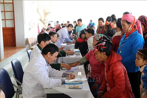 Hoạt động khám bệnh, cấp thuốc miễn phí cho người dân trong chương trình “Xuân biên phòng ấm lòng dân bản”. Ảnh: Hữu Quyết - TTXVN Hoạt động khám bệnh, cấp thuốc miễn phí cho người dân trong chương trình “Xuân biên phòng ấm lòng dân bản”. Ảnh: Hữu Quyết - TTXVN