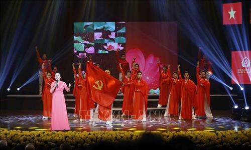 Chương trình nghệ thuật nhân kỷ niệm 89 năm Ngày thành lập Đảng Cộng sản Việt Nam (3/2/1930 – 3/2/2019). Ảnh: Doãn Tấn - TTXVN Chương trình nghệ thuật nhân kỷ niệm 89 năm Ngày thành lập Đảng Cộng sản Việt Nam (3/2/1930 – 3/2/2019). Ảnh: Doãn Tấn - TTXVN