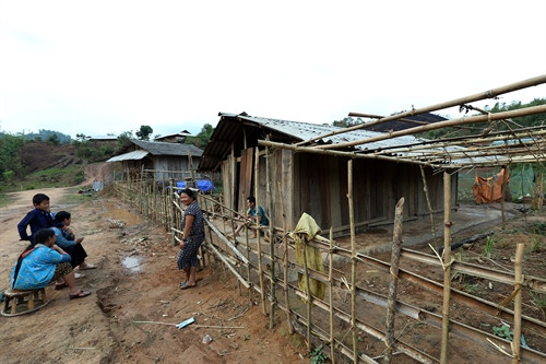 Các hộ dân tại bản Nậm Là 2, xã Mường Nhé, huyện Mường Nhé