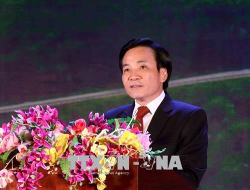 Bí thư Tỉnh ủy Điện Biên Trần Văn Sơn phát biểu khai mạc chương trình. Ảnh: Phương Hoa - TTXVN Bí thư Tỉnh ủy Điện Biên Trần Văn Sơn phát biểu khai mạc chương trình. Ảnh: Phương Hoa - TTXVN