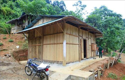 Bàn giao căn nhà mới kiên cố cho gia đình chị Lò Thị Soong ở bản Tin Tốc, xã Mường Lói. Ảnh : Xuân Tư – TTXVN Bàn giao căn nhà mới kiên cố cho gia đình chị Lò Thị Soong ở bản Tin Tốc, xã Mường Lói. Ảnh : Xuân Tư – TTXVN