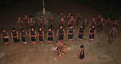 Đội cồng chiêng xã Ia Ka, huyện Chư Păh tích cực tập luyện để trình diễn trại Festival văn hóa cồng chiêng Tây Nguyên 2018. Ảnh: Hồng Điệp - TTXVN. Đội cồng chiêng xã Ia Ka, huyện Chư Păh tích cực tập luyện để trình diễn trại Festival văn hóa cồng chiêng Tây Nguyên 2018. Ảnh: Hồng Điệp - TTXVN.