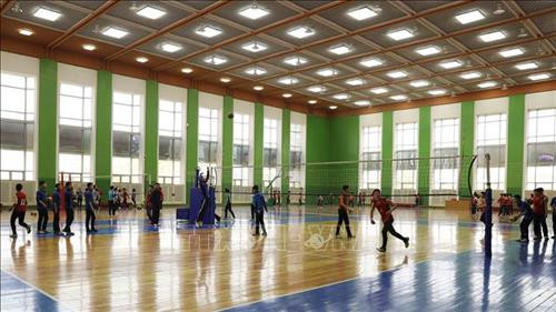 Thủ đô Bình Nhưỡng ngày nay mang một dáng vẻ hiện đại. Ảnh: Phương Hoa – TTXVN Những ngôi nhà cao tầng được sơn nhiều màu sắc mang dáng vẻ hiện đại cho Thủ đô Bình Nhưỡng. Ảnh: Phương Hoa- TTXVN Toàn cảnh thành phố Bình Nhưỡng nhìn từ trên cao. Ảnh: Phương Hoa – TTXVN Tiết mục hòa nhạc của Dàn nhạc Công Huân quốc gia Triều Tiên. Ảnh: Phương Hoa – TTXVN Đúng dịp sinh nhật của Chủ tịch Kim Nhật Thành, Triển lãm hoa được tổ chức tại Thủ đô Bình Nhưỡng. Ảnh: Phương Hoa – TTXVN Một gia đình Triều Tiên tham quan Triển lãm hoa Kim Nhật Thành. Ảnh: Phương Hoa – TTXVN Phụ nữ Triều Tiên mặc trang phục truyền thống vào xem Triển lãm hoa Kim Nhật Thành. Ảnh: Phương Hoa – TTXVN Người dân Triều Tiên xếp hàng vào xem Triển lãm hoa Kim Nhật Thành. Ảnh: Phương Hoa – TTXVN Một ngôi nhà truyền thống bên cạnh những công trình hiện đại. Ảnh: Phương Hoa – TTXVN Người dân và thiếu niên Triều Tiên đến vui chơi ở công viên. Ảnh: Phương Hoa – TTXVN Ngày cuối tuần, người dân Triều Tiên đến vui chơi ở các công viên nổi tiếng. Ảnh: Phương Hoa – TTXVN Một gian hàng dược phẩm ở Bình Nhưỡng. Ảnh: Phương Hoa – TTXVN Học sinh học môn thể thao yêu thích ở trường học. Ảnh: Phương Hoa – TTXVN Lớp học âm nhạc của học sinh Triều Tiên. Ảnh: Phương Hoa – TTXVN Lớp dạy lập trình tại Cung Học sinh Thiếu niên Vạn Cảnh Đài. Ảnh: Phương Hoa – TTXVN Triều Tiên rất chú trọng đến việc phát triển toàn diện con người, học sinh được tham gia các lớp học nghệ thuật. Ảnh: Phương Hoa- TTXVN Học sinh Triều Tiên học viết thư pháp. Ảnh: Phương Hoa – TTXVN Một cặp vợ chồng sắp cưới chụp ảnh trước Bảo tàng Chiến thắng Chiến tranh Giải phóng Tổ quốc. Ảnh: Phương Hoa – TTXVN Người dân xếp hàng trật tự lên phương tiện giao thông công cộng. Ảnh: Phương Hoa- TTXVN Cung Thái Dương Kumsusan-nơi an nghỉ của Chủ tịch Kim Nhật Thành và Kim Jong - Il. Ảnh: Phương Hoa – TTXVN Nhà ga trung tâm ở Thủ đô Bình Nhưỡng. Ảnh: Phương Hoa – TTXVN Tòa nhà Quốc hội ở Thủ đô Bình Nhưỡng. Ảnh: Phương Hoa – TTXVN Ngoài phương tiện giao thông công cộng, người dân Bình Nhưỡng thường xuyên sử dụng xe đạp. Ảnh: Phương Hoa – TTXVN Hoa nở trên đường phố cùng với những ngôi nhà cao tầng mang nhiều màu sắc rực rỡ. Ảnh: Phương Hoa – TTXVN Tượng "Vạn Lý Mã" - bức tượng nổi tiếng ở Bình Nhưỡng. Ảnh: Phương Hoa – TTXVN Những dãy phố với công trình kiến trúc hiện đại được xây dựng ở Bình Nhưỡng. Ảnh: Phương Hoa – TTXVN Nhiều chung cư cao tầng được xây dựng phục vụ chỗ ở cho người dân ở Thủ đô Bình Nhưỡng. Ảnh: Phương Hoa – TTXVN Khải Hoàn Môn - một công trình nổi tiếng ở Bình Nhưỡng. Ảnh: Phương Hoa – TTXVN Tháp Chủ thể cao 170 m là Tượng đài về học thuyết tự lực tự cường ở Triều Tiên. Ảnh: Phương Hoa – TTXVN Một công trình kiến trúc truyền thống của Triều Tiên tại Thủ đô Bình Nhưỡng. Ảnh: Phương Hoa – TTXVN Quảng trường Kim Nhật Thành, nơi tổ chức các sự kiện lớn của Triều Tiên. Ảnh: Phương Hoa – TTXVN Pin năng lượng mặt trời được sử dụng ở nhiều nơi tại Thủ đô Bình Nhưỡng. Ảnh: Phương Hoa – TTXVN Ô tô điện là phương tiện giao thông công cộng phổ biển ở Bình Nhưỡng. Ảnh: Phương Hoa – TTXVN Nhà ga Bình Nhưỡng nhìn từ trên cao. Ảnh: Phương Hoa – TTXVN Tòa nhà Ryugyong cao 330m ở Thủ đô Bình Nhưỡng. Ảnh: Phương Hoa – TTXVN Một công trình lịch sử ở Thủ đô Bình Nhưỡng. Ảnh: Phương Hoa – TTXVN Học sinh mầm non được cô giáo dẫn đi dã ngoại. Ảnh: Phương Hoa – TTXVN Thủ đô Bình Nhưỡng nhìn từ trên cao. Ảnh: Phương Hoa – TTXVN Khu Chang Jong, nơi tập trung nhiều nhà cao tầng. Ảnh: Phương Hoa – TTXVN Thủ đô Bình Nhưỡng ngày nay mang một dáng vẻ hiện đại. Ảnh: Phương Hoa – TTXVN Những ngôi nhà cao tầng được sơn nhiều màu sắc mang dáng vẻ hiện đại cho Thủ đô Bình Nhưỡng. Ảnh: Phương Hoa- TTXVN Toàn cảnh thành phố Bình Nhưỡng nhìn từ trên cao. Ảnh: Phương Hoa – TTXVN Tiết mục hòa nhạc của Dàn nhạc Công Huân quốc gia Triều Tiên. Ảnh: Phương Hoa – TTXVN Đúng dịp sinh nhật của Chủ tịch Kim Nhật Thành, Triển lãm hoa được tổ chức tại Thủ đô Bình Nhưỡng. Ảnh: Phương Hoa – TTXVN Một gia đình Triều Tiên tham quan Triển lãm hoa Kim Nhật Thành. Ảnh: Phương Hoa – TTXVN Phụ nữ Triều Tiên mặc trang phục truyền thống vào xem Triển lãm hoa Kim Nhật Thành. Ảnh: Phương Hoa – TTXVN Người dân Triều Tiên xếp hàng vào xem Triển lãm hoa Kim Nhật Thành. Ảnh: Phương Hoa – TTXVN Một ngôi nhà truyền thống bên cạnh những công trình hiện đại. Ảnh: Phương Hoa – TTXVN Người dân và thiếu niên Triều Tiên đến vui chơi ở công viên. Ảnh: Phương Hoa – TTXVN Ngày cuối tuần, người dân Triều Tiên đến vui chơi ở các công viên nổi tiếng. Ảnh: Phương Hoa – TTXVN Một gian hàng dược phẩm ở Bình Nhưỡng. Ảnh: Phương Hoa – TTXVN Học sinh học môn thể thao yêu thích ở trường học. Ảnh: Phương Hoa – TTXVN Lớp học âm nhạc của học sinh Triều Tiên. Ảnh: Phương Hoa – TTXVN Lớp dạy lập trình tại Cung Học sinh Thiếu niên Vạn Cảnh Đài. Ảnh: Phương Hoa – TTXVN Triều Tiên rất chú trọng đến việc phát triển toàn diện con người, học sinh được tham gia các lớp học nghệ thuật. Ảnh: Phương Hoa- TTXVN Học sinh Triều Tiên học viết thư pháp. Ảnh: Phương Hoa – TTXVN Một cặp vợ chồng sắp cưới chụp ảnh trước Bảo tàng Chiến thắng Chiến tranh Giải phóng Tổ quốc. Ảnh: Phương Hoa – TTXVN Người dân xếp hàng trật tự lên phương tiện giao thông công cộng. Ảnh: Phương Hoa- TTXVN Cung Thái Dương Kumsusan-nơi an nghỉ của Chủ tịch Kim Nhật Thành và Kim Jong - Il. Ảnh: Phương Hoa – TTXVN Nhà ga trung tâm ở Thủ đô Bình Nhưỡng. Ảnh: Phương Hoa – TTXVN Tòa nhà Quốc hội ở Thủ đô Bình Nhưỡng. Ảnh: Phương Hoa – TTXVN Ngoài phương tiện giao thông công cộng, người dân Bình Nhưỡng thường xuyên sử dụng xe đạp. Ảnh: Phương Hoa – TTXVN Hoa nở trên đường phố cùng với những ngôi nhà cao tầng mang nhiều màu sắc rực rỡ. Ảnh: Phương Hoa – TTXVN Tượng "Vạn Lý Mã" - bức tượng nổi tiếng ở Bình Nhưỡng. Ảnh: Phương Hoa – TTXVN Những dãy phố với công trình kiến trúc hiện đại được xây dựng ở Bình Nhưỡng. Ảnh: Phương Hoa – TTXVN Nhiều chung cư cao tầng được xây dựng phục vụ chỗ ở cho người dân ở Thủ đô Bình Nhưỡng. Ảnh: Phương Hoa – TTXVN Khải Hoàn Môn - một công trình nổi tiếng ở Bình Nhưỡng. Ảnh: Phương Hoa – TTXVN Tháp Chủ thể cao 170 m là Tượng đài về học thuyết tự lực tự cường ở Triều Tiên. Ảnh: Phương Hoa – TTXVN Một công trình kiến trúc truyền thống của Triều Tiên tại Thủ đô Bình Nhưỡng. Ảnh: Phương Hoa – TTXVN Quảng trường Kim Nhật Thành, nơi tổ chức các sự kiện lớn của Triều Tiên. Ảnh: Phương Hoa – TTXVN Pin năng lượng mặt trời được sử dụng ở nhiều nơi tại Thủ đô Bình Nhưỡng. Ảnh: Phương Hoa – TTXVN Ô tô điện là phương tiện giao thông công cộng phổ biển ở Bình Nhưỡng. Ảnh: Phương Hoa – TTXVN Nhà ga Bình Nhưỡng nhìn từ trên cao. Ảnh: Phương Hoa – TTXVN Tòa nhà Ryugyong cao 330m ở Thủ đô Bình Nhưỡng. Ảnh: Phương Hoa – TTXVN Một công trình lịch sử ở Thủ đô Bình Nhưỡng. Ảnh: Phương Hoa – TTXVN Học sinh mầm non được cô giáo dẫn đi dã ngoại. Ảnh: Phương Hoa – TTXVN Thủ đô Bình Nhưỡng nhìn từ trên cao. Ảnh: Phương Hoa – TTXVN Khu Chang Jong, nơi tập trung nhiều nhà cao tầng. Ảnh: Phương Hoa – TTXVN