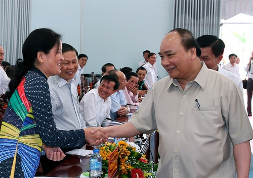 Thủ tướng Nguyễn Xuân Phúc với các đại biểu. Ảnh: Thống Nhất-TTXVN Thủ tướng Nguyễn Xuân Phúc với các đại biểu. Ảnh: Thống Nhất-TTXVN