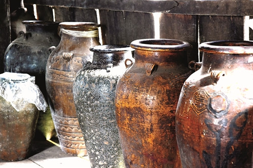 Ghè được coi là tài sản quý của mỗi gia đình, có thể dùng làm của hồi môn hoặc làm vật gia bảo