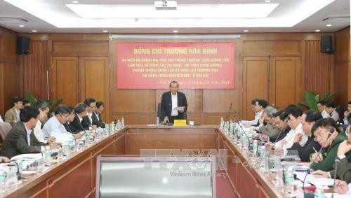 Phó Thủ tướng Trương Hòa Bình phát biêu kết luận sau khi kiểm tra công tác an ninh tại Cảng hàng không Quốc tế Nội Bài. Ảnh: TTXVN