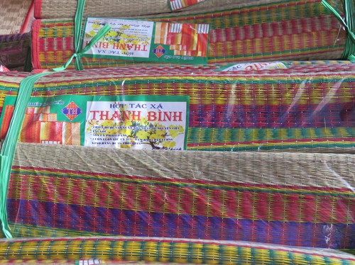 HTX Thanh Bình là cơ sở dệt chiếu lớn nhất ở Định Yên , ăn nên làm ra, góp phần giữ gìn làng nghề dệt chiếu Định Yên