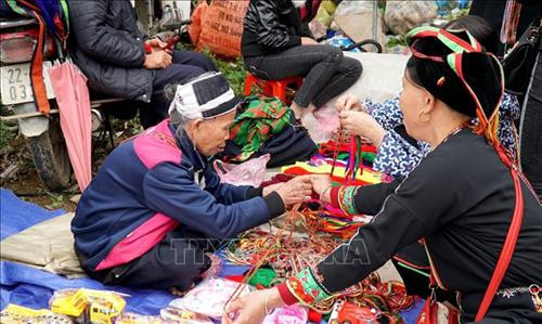 Chợ Thụt thật sự là nơi lưu giữ hồn quê và bản sắc văn hóa dân tộc độc đáo của địa phương. Ảnh: Văn Tý-TTXVN Chợ Thụt thật sự là nơi lưu giữ hồn quê và bản sắc văn hóa dân tộc độc đáo của địa phương. Ảnh: Văn Tý-TTXVN