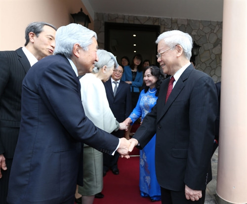 Tổng Bí thư Nguyễn Phú Trọng và Phu nhân đón Nhà vua Nhật Bản Akihito và Hoàng hậu Michiko. Ảnh: Trí Dũng- TTXVN