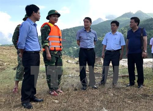 Tổng Giám đốc Nguyễn Đức Lợi trao đổi với lực lượng cứu hộ tại hiện trường. Ảnh: Minh Đức - TTXVN Tổng Giám đốc Nguyễn Đức Lợi trao đổi với lực lượng cứu hộ tại hiện trường. Ảnh: Minh Đức - TTXVN