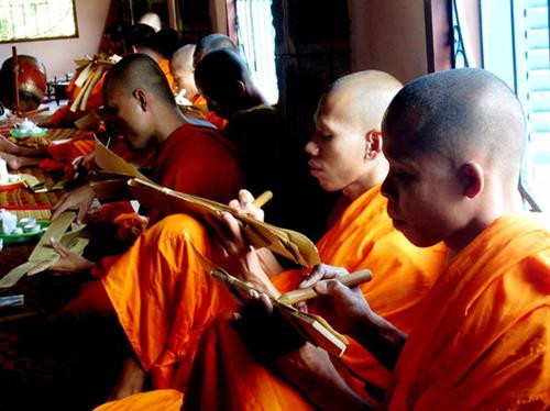 Với hỗ trợ của Sở Nội vụ và Sở VHTTDL tỉnh An Giang, lớp truyền dạy đầu tiên được tổ chức. Với hỗ trợ của Sở Nội vụ và Sở VHTTDL tỉnh An Giang, lớp truyền dạy đầu tiên được tổ chức.