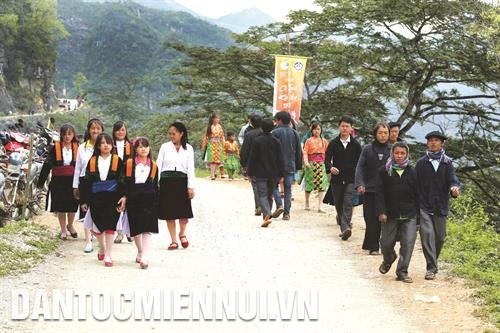 Mỗi năm một lần vào ngày 27/3 âm lịch, người già, người trẻ... ở khắp các bản làng lại ríu ran tìm về Khâu Vai để làm nên một phiên chợ đặc biệt - Chợ tình