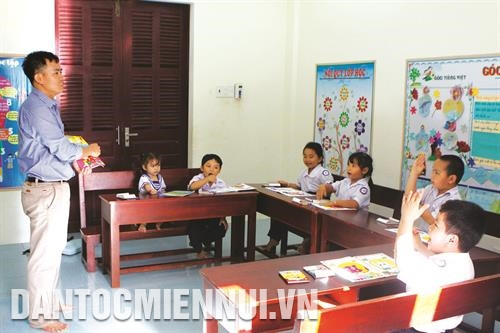 Học sinh tại xã đảo Song Tử Tây đã được học trong các lớp học khang trang, sạch sẽ Học sinh tại xã đảo Song Tử Tây đã được học trong các lớp học khang trang, sạch sẽ