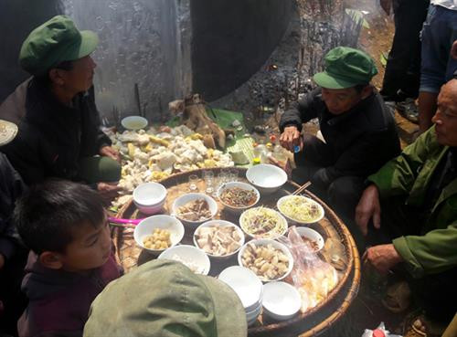 Độc đáo nghi lễ tảo mộ của người Hà Nhì ảnh 7 Độc đáo nghi lễ tảo mộ của người Hà Nhì ảnh 7