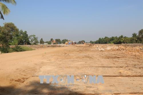 Dự án đất nền Bình Mỹ Center Tỉnh lộ 9, huyện Củ Chi chỉ mới san ủi nền đất nhưng đã mở bán sản phẩm. Ảnh: Trần Xuân Tình – TTXVN Dự án đất nền Bình Mỹ Center Tỉnh lộ 9, huyện Củ Chi chỉ mới san ủi nền đất nhưng đã mở bán sản phẩm. Ảnh: Trần Xuân Tình – TTXVN