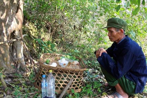 Thầy cúng làm lễ cúng thần lửa trong lễ Gạ Ma Thú của đồng bào dân tộc Hà Nhì. Ảnh: Phan Tuấn Anh – TTXVN Thầy cúng mang lễ ra con suối cạnh bản để cúng thần lửa trong lễ Gạ Ma Thú của đồng bào dân tộc Hà Nhì. Ảnh: Phan Tuấn Anh – TTXVN Thầy cúng làm lễ cúng thần rừng trong lễ Gạ Ma Thú của đồng bào dân tộc Hà Nhì. Ảnh: Phan Tuấn Anh – TTXVN Thầy cúng làm lễ cúng thần lửa trong lễ Gạ Ma Thú của đồng bào dân tộc Hà Nhì. Ảnh: Phan Tuấn Anh – TTXVN Thầy cúng mang lễ ra con suối cạnh bản để cúng thần lửa trong lễ Gạ Ma Thú của đồng bào dân tộc Hà Nhì. Ảnh: Phan Tuấn Anh – TTXVN Thầy cúng làm lễ cúng thần rừng trong lễ Gạ Ma Thú của đồng bào dân tộc Hà Nhì. Ảnh: Phan Tuấn Anh – TTXVN