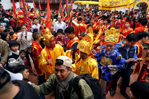 Lễ hội độc đáo thu hút hàng ngàn du khách thập phương. Ảnh: Hữu Hải