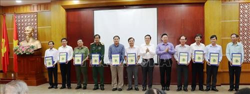 Trao hồ sơ quy hoạch khu du lịch quốc gia Núi Bà Đen cho UBND TP.Tây Ninh. Ảnh: Lê Đức Hoảnh - TTXVN Trao hồ sơ quy hoạch khu du lịch quốc gia Núi Bà Đen cho UBND TP.Tây Ninh. Ảnh: Lê Đức Hoảnh - TTXVN