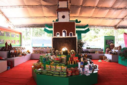 Gian hàng trưng bày của thành phố Hà Nội tại Hội chợ nông nghiệp và sản phẩm OCOP khu vực Tây Nguyên tại Đắk Lắk năm 2019.