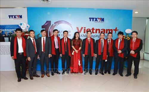 Đồng chí Võ Văn Thưởng, Ủy viên Bộ Chính trị, Bí thư Trung ương Đảng, Trưởng Ban Tuyên giáo Trung ương và các đại biểu tại Lễ kỷ niệm. Ảnh: Hoàng Hùng - TTXVN