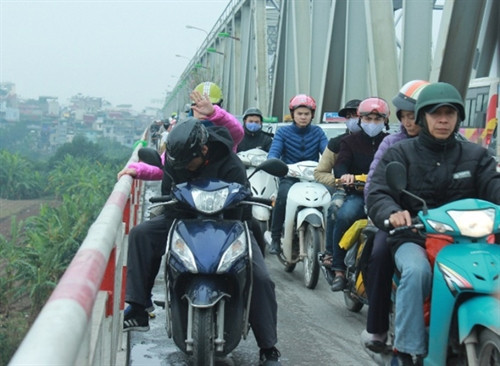 Tết ông Công ông Táo, lại chuyện xả rác sông Hồng ảnh 7